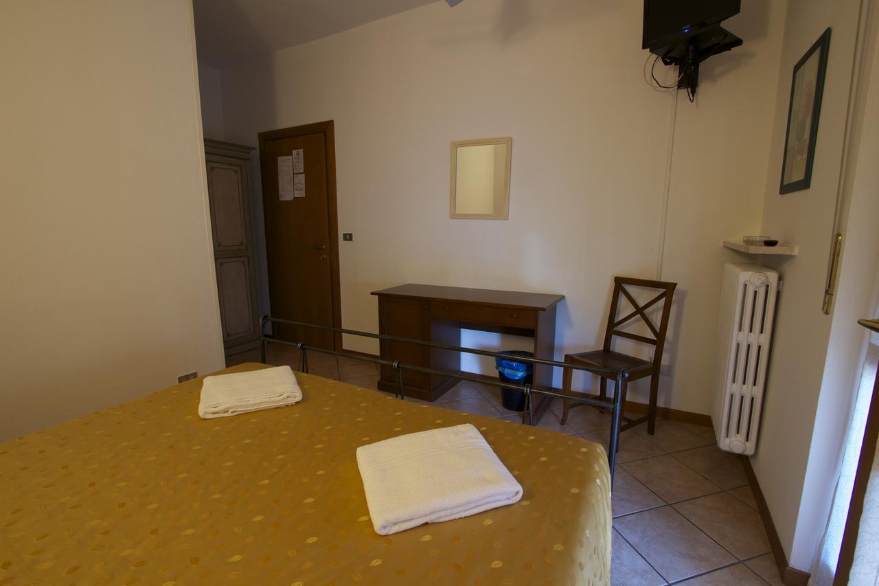 Albergo Tavernetta 카스텔누보델가다 외부 사진