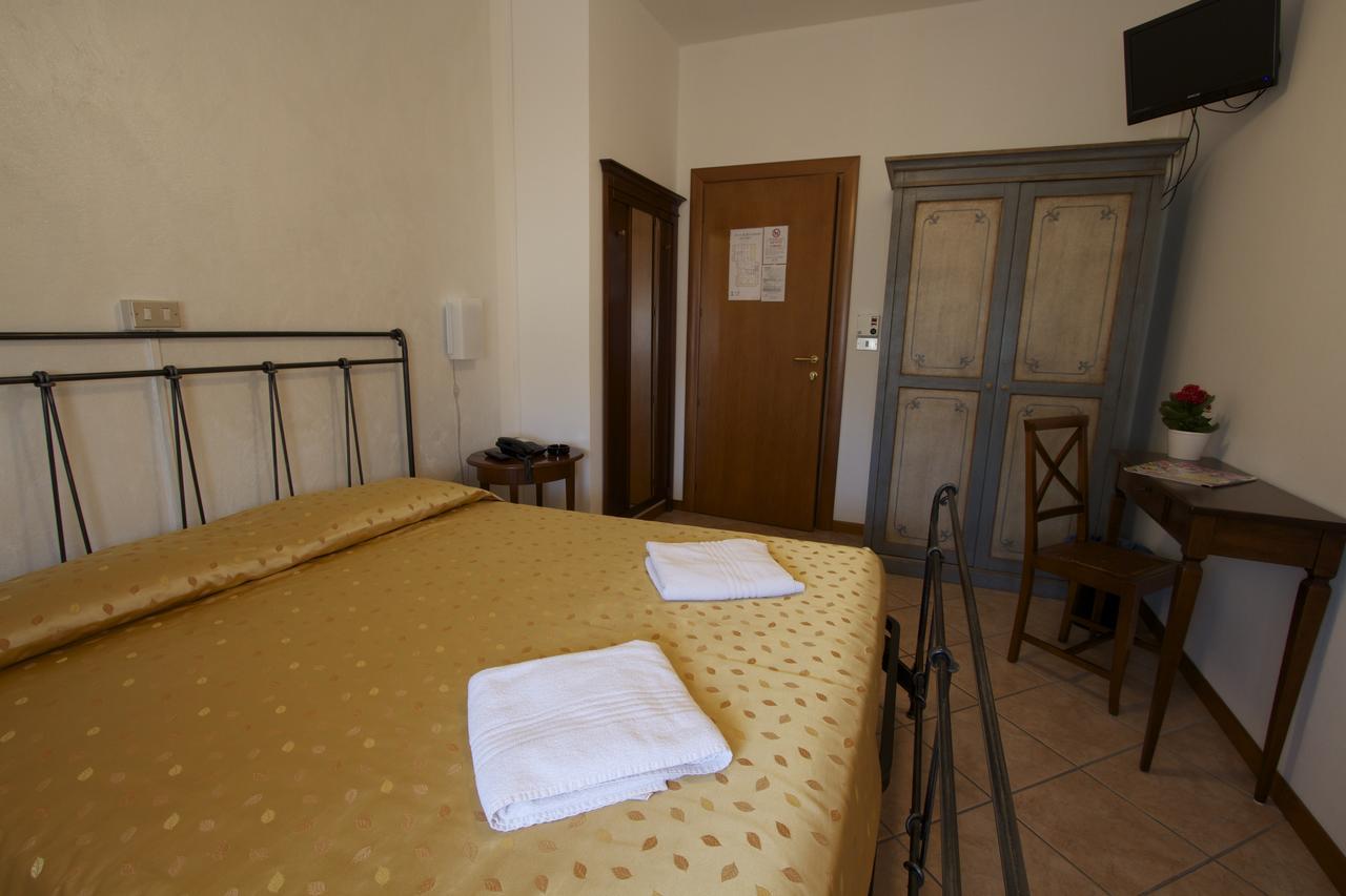 Albergo Tavernetta 카스텔누보델가다 외부 사진