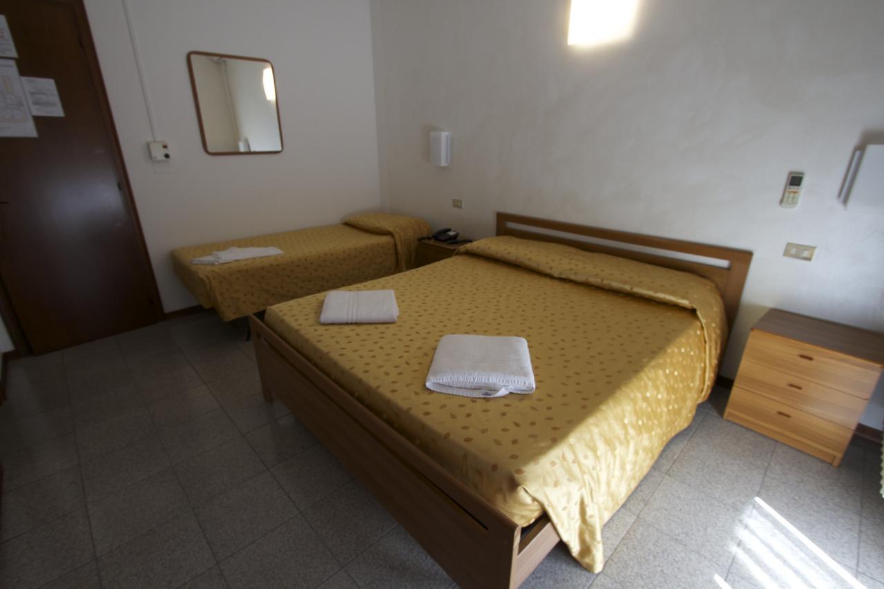 Albergo Tavernetta 카스텔누보델가다 외부 사진