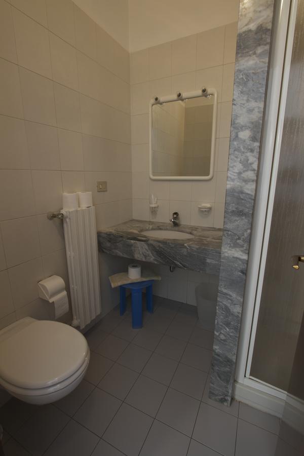 Albergo Tavernetta 카스텔누보델가다 외부 사진
