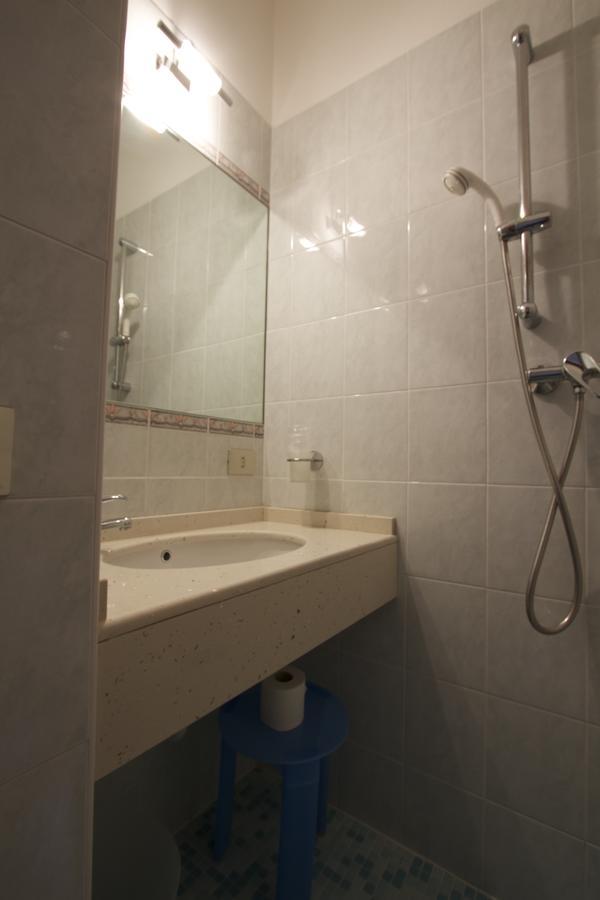 Albergo Tavernetta 카스텔누보델가다 외부 사진