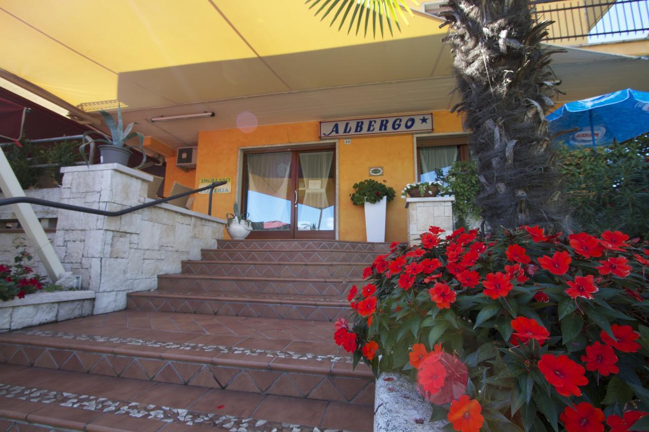 Albergo Tavernetta 카스텔누보델가다 외부 사진