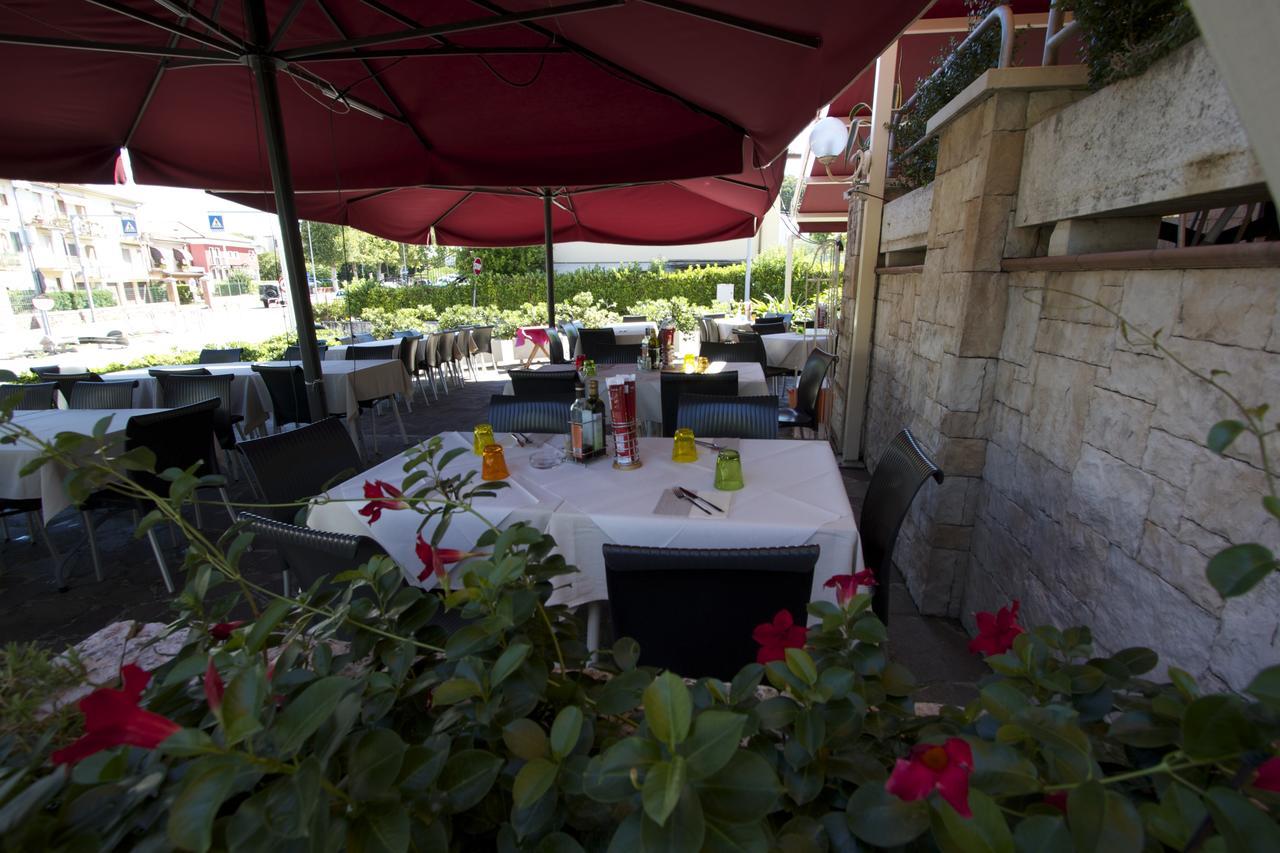Albergo Tavernetta 카스텔누보델가다 외부 사진