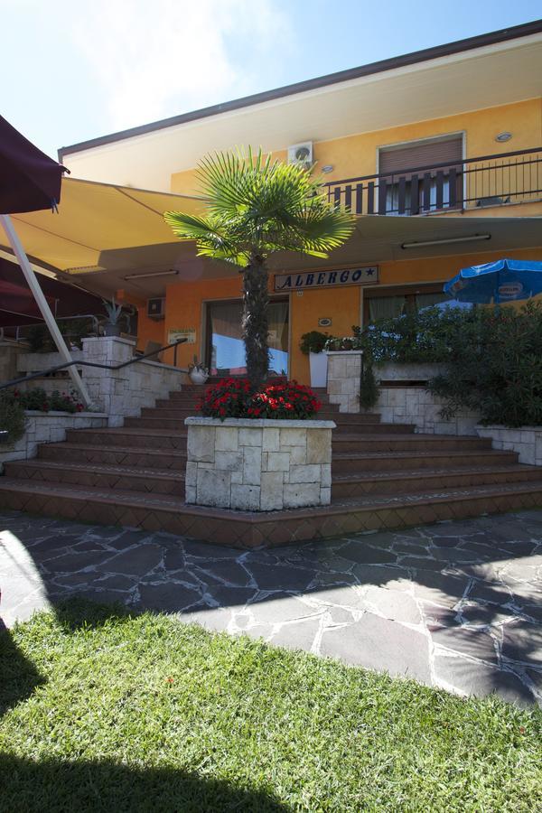 Albergo Tavernetta 카스텔누보델가다 외부 사진